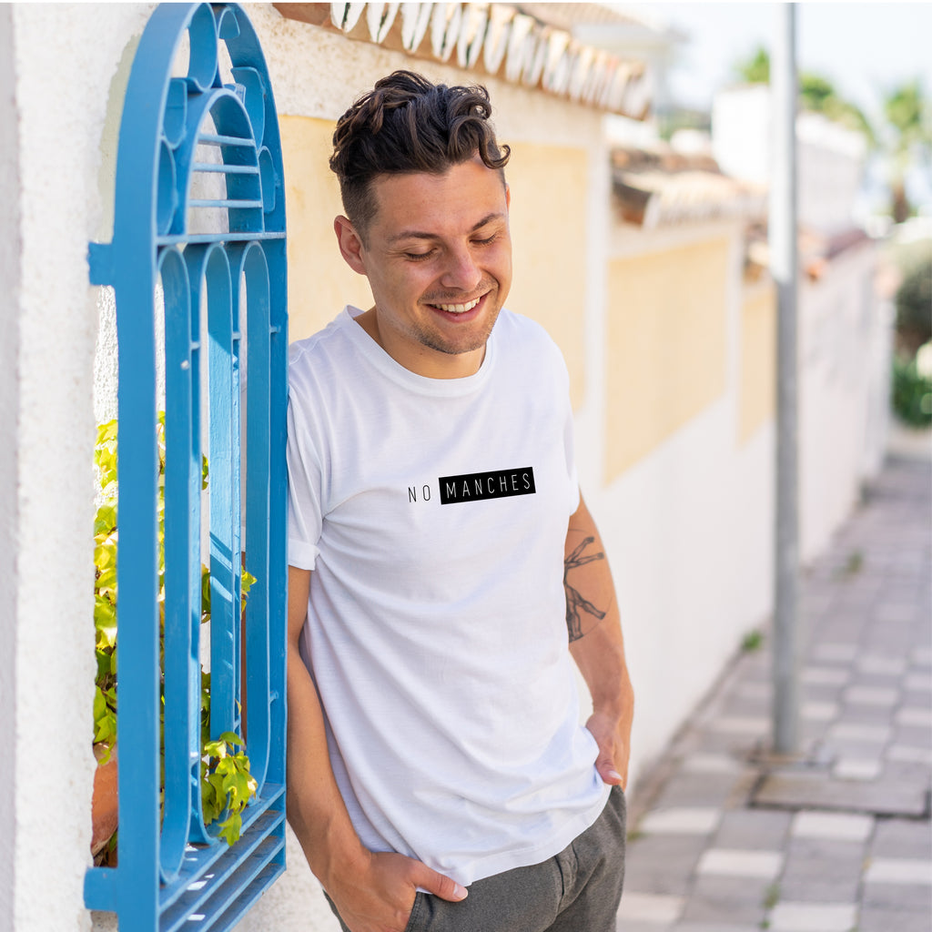 Camiseta  "No manches”